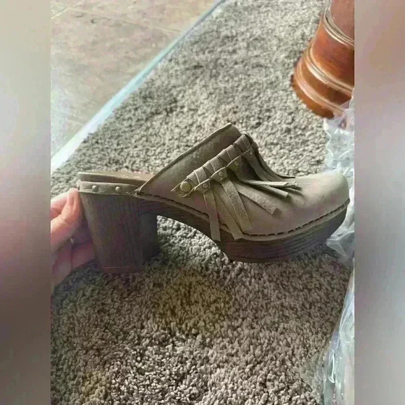 DANSKO, Deni milled Nubuck mule, tassles, taupe clog, NWOT, size EU 36, size 6 - Picture 3 of 6